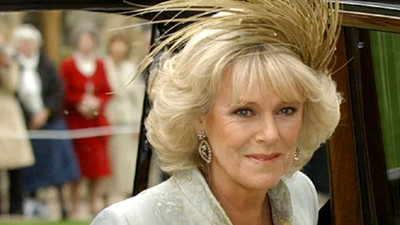 Camilla, soţia prinţului Charles al Marii Britanii, şi-a răsucit un tendon la nivelul umărului