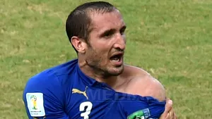 Suarez îi cere iertare lui Chiellini: 