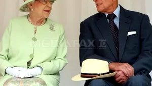 Prinţul Philip, operat noaptea trecută, se simte bine şi va fi vizitat de membri ai familiei regale