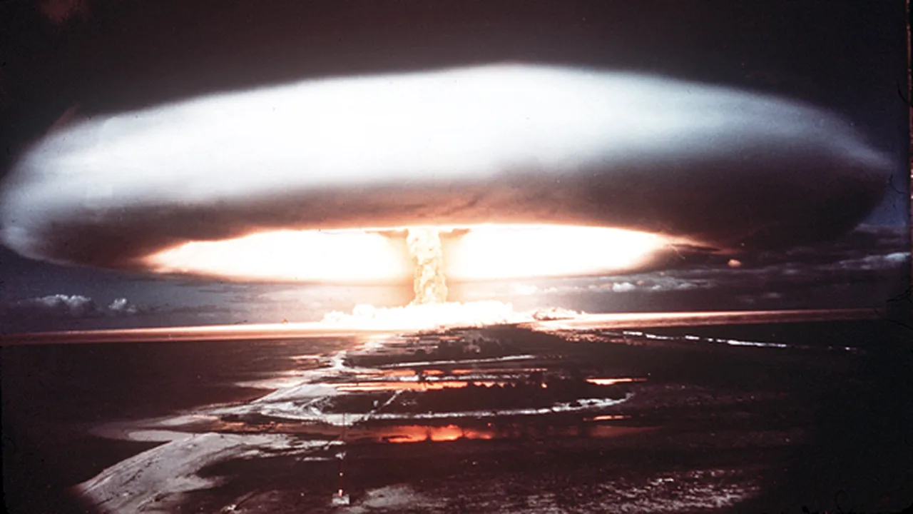 Militari francezi, expuşi intenţionat unor teste nucleare efectuate în anii '60