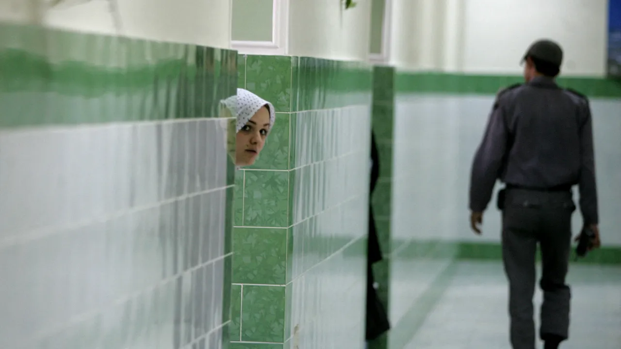 Iran: Fum şi focuri de armă într-o închisoare din Teheran, cunoscută pentru încarcerarea deţinuţilor politici 