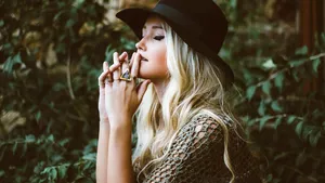 Întrebarea care le frământă pe femei. Faţa sau corpul? Oamenii de ştiinţă au descoperit ce îi atrage pe bărbaţi mai mult la o femeie