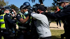 Melbourne prelungeşte restricţiile, iar protestele continuă şi la Sydney sau Adelaide