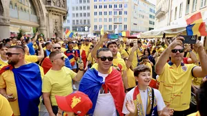 Parada fanilor la Köln – Suporterii români vor scanda împreună în drum spre Cologne Stadium. Parada va fi coordonată de Mihai Bobonete