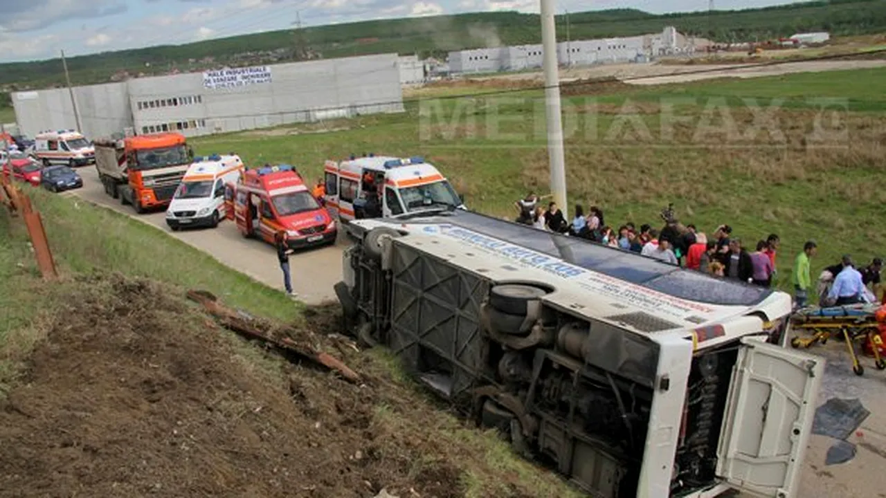 Accidentul din Argeş este accident colectiv de muncă. Şoferul, cercetat pentru vătămare corporală