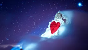 Între Elveţia şi Italia, un munte întreg se aprinde în semn de solidaritate