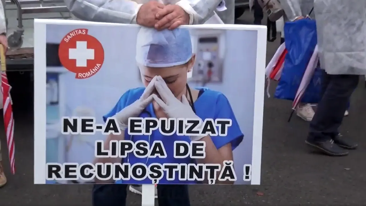 VIDEO Federaţia Sanitas a ieşit la protest în Piaţa Victoriei. Ce reproşuri aduc sindicaliştii Guvernului