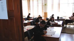 Elevii susţin, miercuri, teza cu subiect unic la Limba română