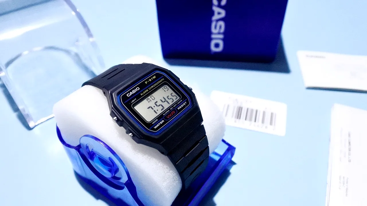 Motivele pentru care un emblematic model de ceas Casio este preferat de terorişti. Este singurul brand etalat de Osama bin Laden în public