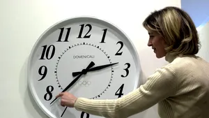 Dormim mai mult cu o oră: România trece în noaptea aceasta la ora de iarnă