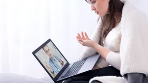 Colegiul Medicilor AVERTIZEAZĂ: Internetul, inamicul real al românilor | Mulţi pacienţi se informează, întâi, de pe internet, şi abia apoi merg la doctor