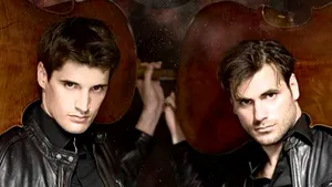 Hituri clasice ale muzicii rock au răsunat, într-o interpretare inedită, la concertul 2Cellos