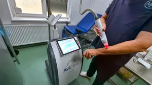 Premieră în sistemul medical din România. Unde se află singurul aparat laser de ultimă generație care tratează acneea