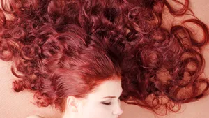 Zece alimente pentru un păr sănătos şi strălucitor