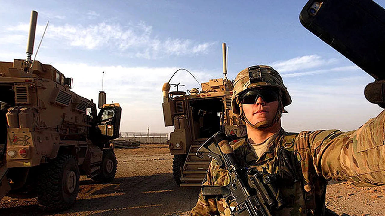 Armata acestui stat vrea să interzică militarilor să-şi facă SELFIE-uri pentru a preveni dezvăluirea poziţiei