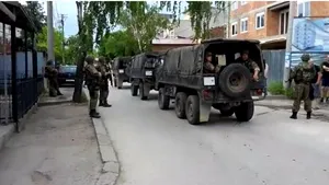 CONFRUNTĂRILE armate s-au intensificat la frontiera dintre Macedonia şi Kosovo. Cel puţin opt poliţişti şi 14 militanţi kosovari au murit. NATO face apel la reţinere - VIDEO