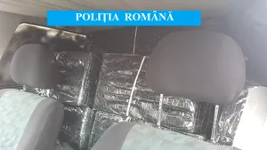 Ucrainean care şi-a abandonat maşina cu peste 8.000 de pachete de ţigări de contrabandă, prins în Maramureş - FOTO
