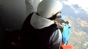 Un paraşutist norvegian a scăpat ca prin urechile acului de coliziunea cu un meteorit - VIDEO