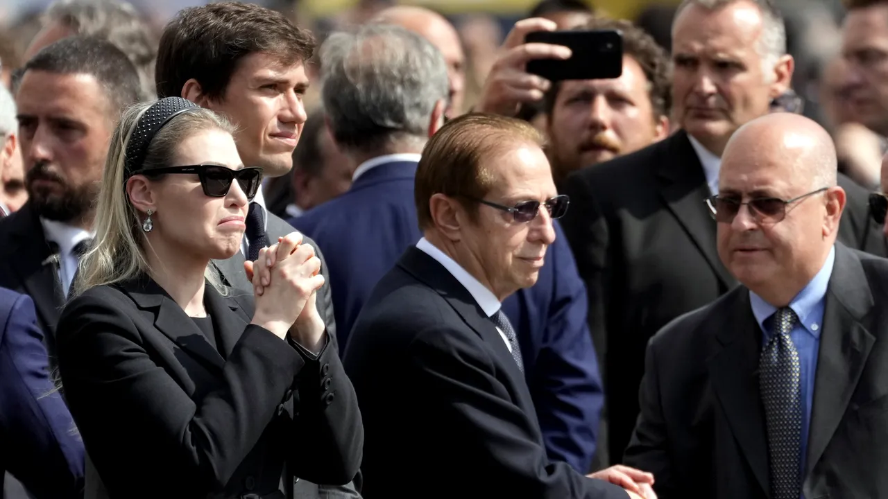 Cum se împarte averea lui Berlusconi: pachet majoritar celor mai mari copii, Marina şi Pier Silvio