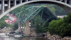 Podul prăbuşit în Minneapolis, vechi de 40 de ani