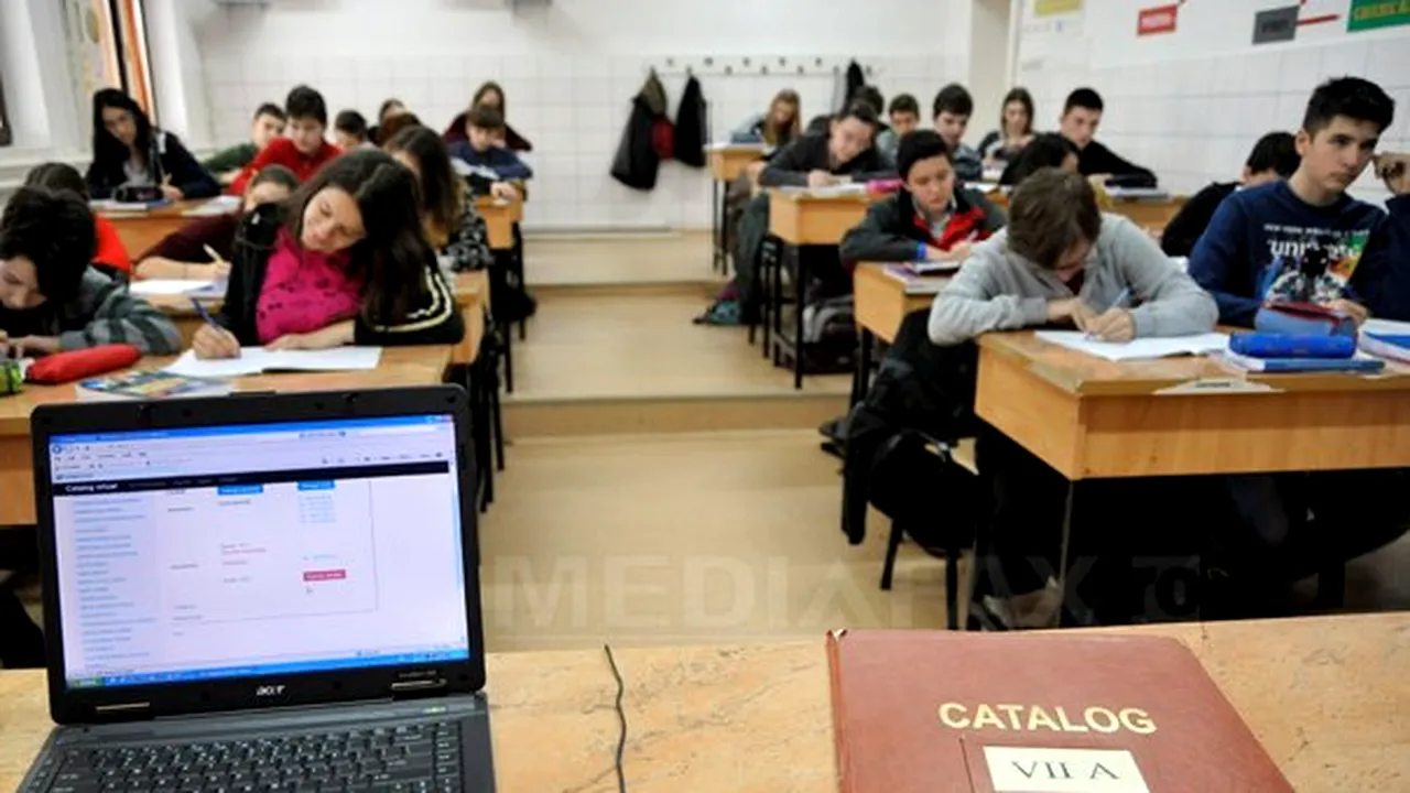 Proiect de reducere a mii de posturi din educaţie, trimis sindicatelor fără avizul ministrului