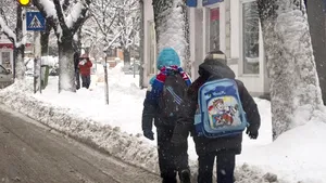 Elevii încep şcoala: Peste 8.500 de poliţişti vor asigura ordinea în zona instituţiilor de învăţământ