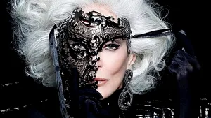 Fashion Icon legendar. Cel mai în vârstă supermodel din lume, Carmen Dell'Orefice, şedinţă nud inedită