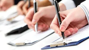 Peste 10.000 de candidaţi, înscrişi la examenul de rezidenţiat, care are loc duminică