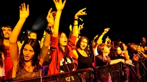 Peste 300.000 de participanţi, aşteptaţi la Untold Festival de la Cluj, unde vor fi zece scene