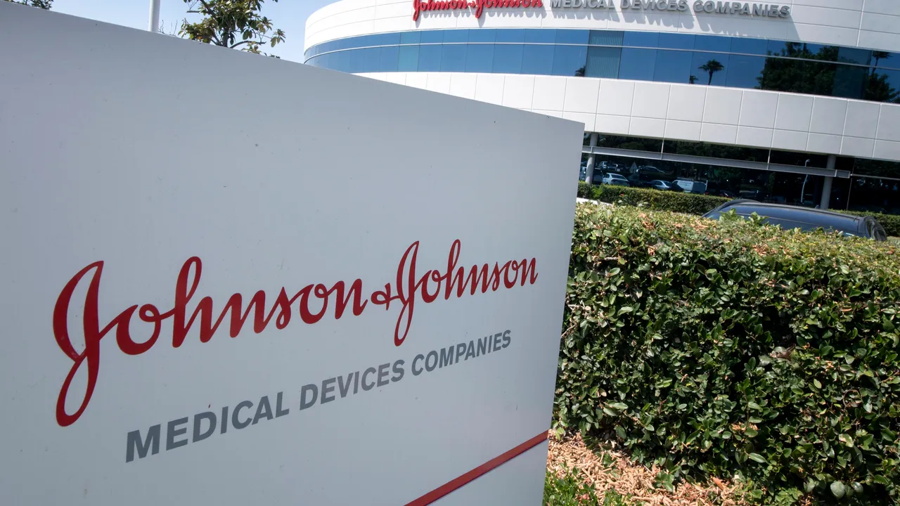 Veşti bune de la Johnson & Johnson. Compania farmaceutică va începe etapa finală a studiilor clinice pentru dezvoltarea unui vaccin