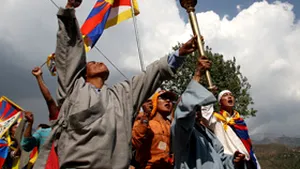Protestele din Tibet s-au soldat cu 135 de morţi şi 1.000 de răniţi