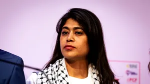 Eurodeputata Rima Hassan acuză forțele israeliene de violență fizică după arestare