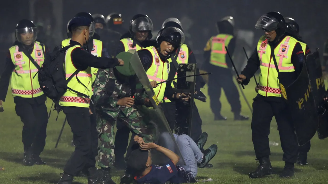 FRF condamnă incidentul din Indonezia: O zi tristă pentru fotbalul mondial