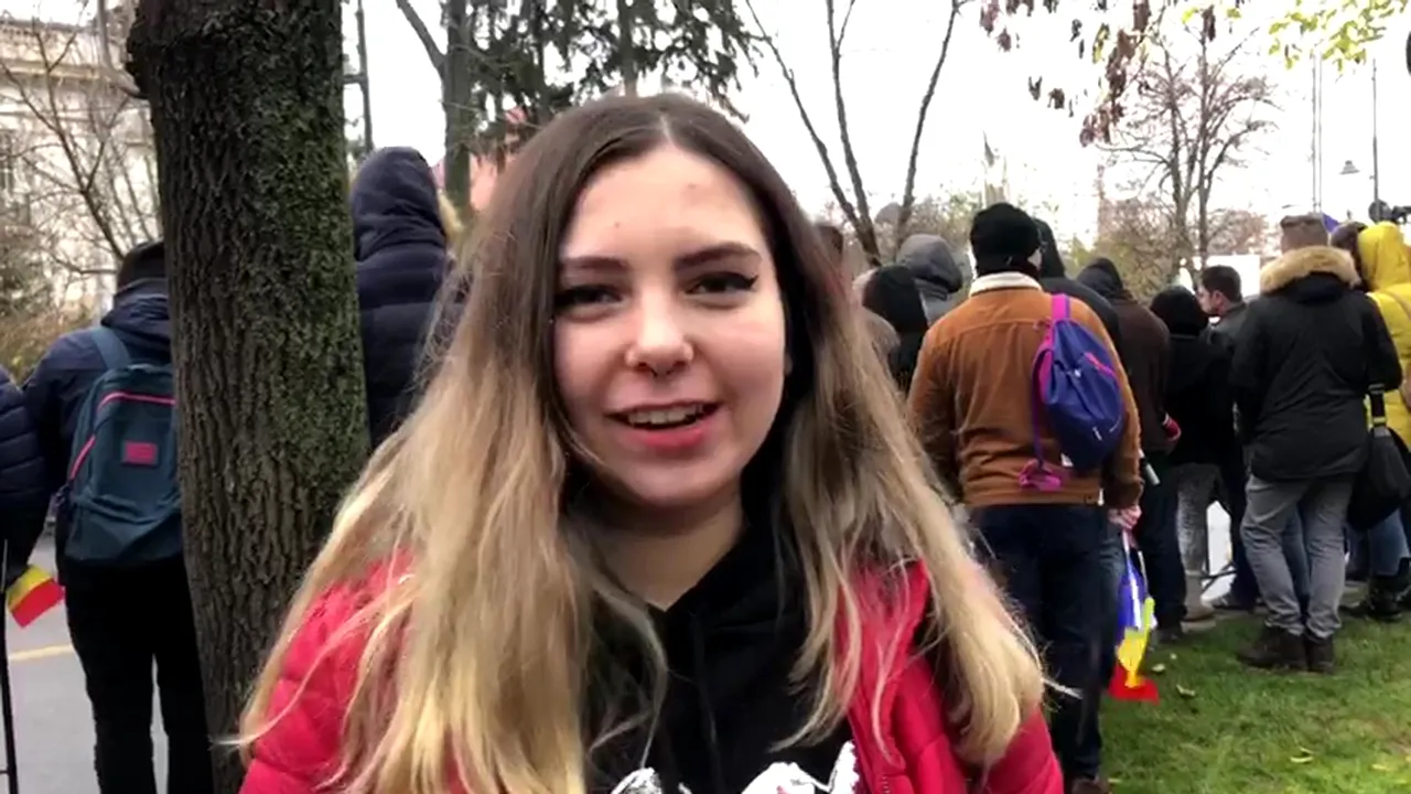 Români în fiecare zi sau doar de Ziua Naţională? Ce îi urează românii României | VIDEO