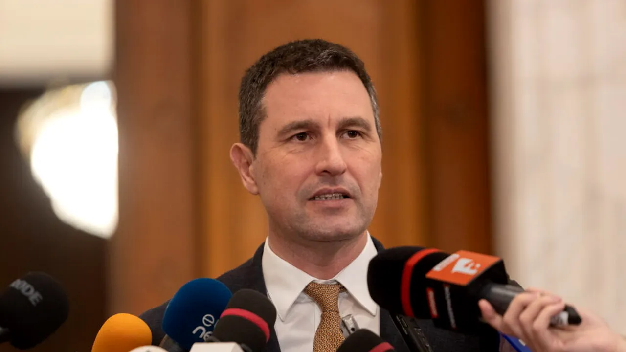 Transferurile de bani în familie nu vor fi impozitate dacă poți dovedi că sunt sume obținute cinstit