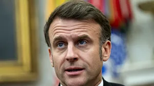 Emmanuel Macron a vorbit la telefon cu Trump şi Zelenski: Toată lumea trebuie să revină la calm