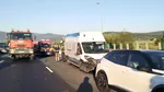 Accident cu patru mașini pe A1, în apropiere de Sibiu. Traficul se desfășoară pe o singură bandă