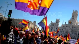 Peste 8.000 de manifestanţi au cerut sfârşitul monarhiei în Spania - FOTO