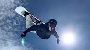 Zoi Sadowski-Synnott a câştigat prima medalie de aur pentru Noua Zeelandă la Jocurilor de iarnă