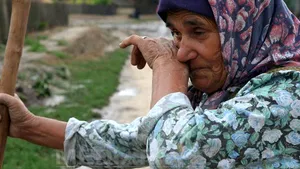 Regele Mihai: Sunt mâhnit că bătrânii şi bolnavii sunt nevoiţi să treacă prin situaţii înjositoare