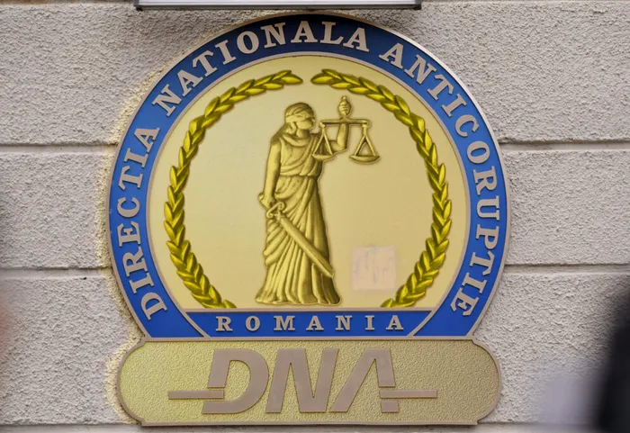 Exclusiv Interceptări DNA în dosarul apropiatului lui Gruia Stoica care insista să preia cu 500.000 de euro o clădire din București: „Am ok-ul să mă întâlnesc cu Coldea/ Mă omoară ăsta al meu. Îmi dai gloanțe?/ Da, boss, da` ți-am desenat… Sunteți niște retarzi”. 5 tranșe de 100.000 de euro urmau să fie date, mai puțin de sărbători