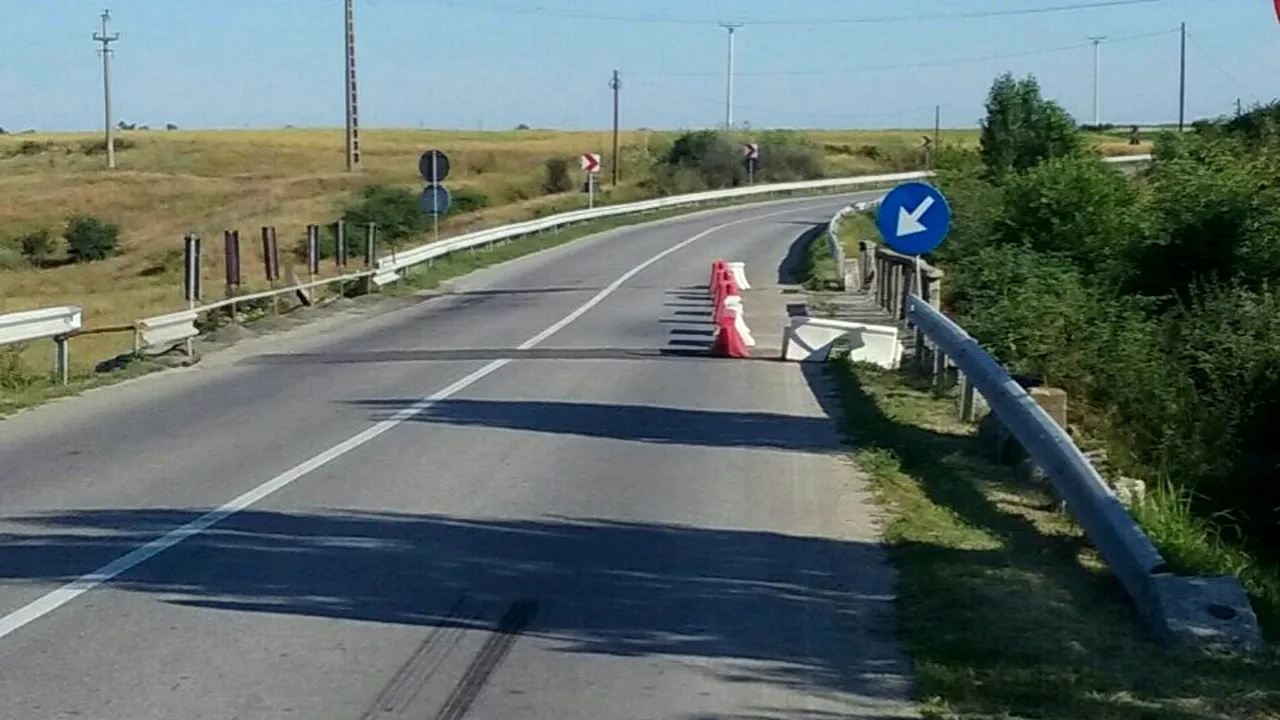 FOTO Traficul rutier pe DN 64 este închis pe termen nelimitat, între judeţele Olt şi Vâlcea, din cauza unui pod degradat