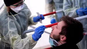 Cum poţi şti cu adevărat dacă ai fost deja infectat cu COVID-19 şi ce ar trebui să faci