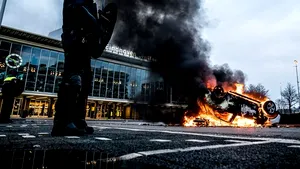 Premierul Olandei, Mark Rutte, condamnă vehement protestele violente faţă de restricţii: acte 