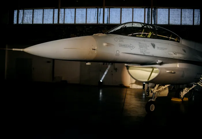 Breaking News Premieră: un avion F-16 românesc a doborât o dronă ucraineană intrată în spațiul aerian al NATO. MApN: Piloții au identificat ținta și au parcurs toate procedurile. NATO confirmă