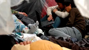 Chinezii din faţa ambsadei de la Bucureşti vor fi repatriaţi - VIDEO