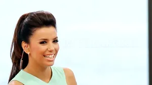 Eva Longoria a fost muşcată de o maimuţă - FOTO