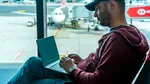 Te conectezi din cafenele sau aeroporturi? Reguli de securitate pentru munca remote