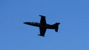 CIA a folosit şi avioane militare pentru a transfera suspecţi de terorism