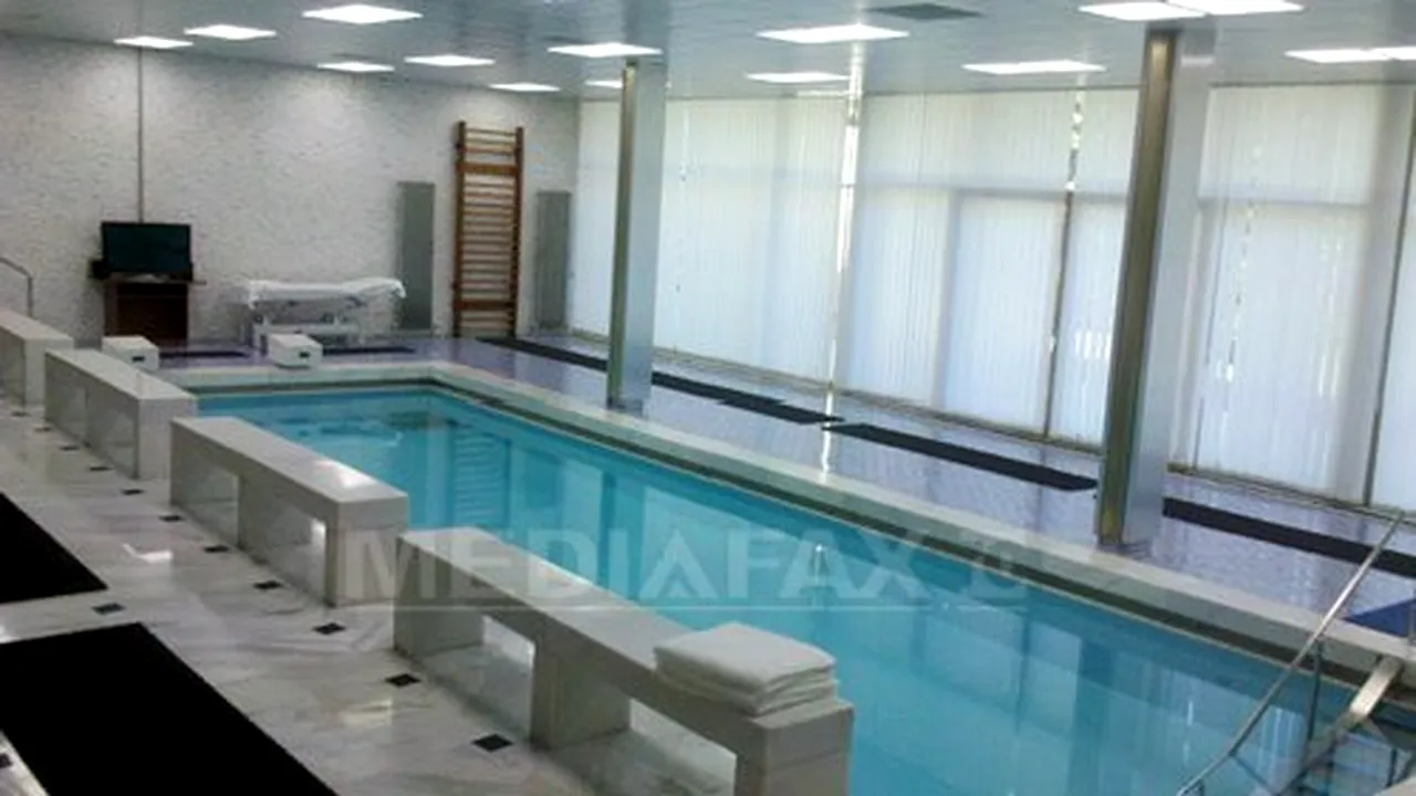 Băsescu spune că a înotat în piscina de la Vila Dante până la suspendarea sa din funcţie